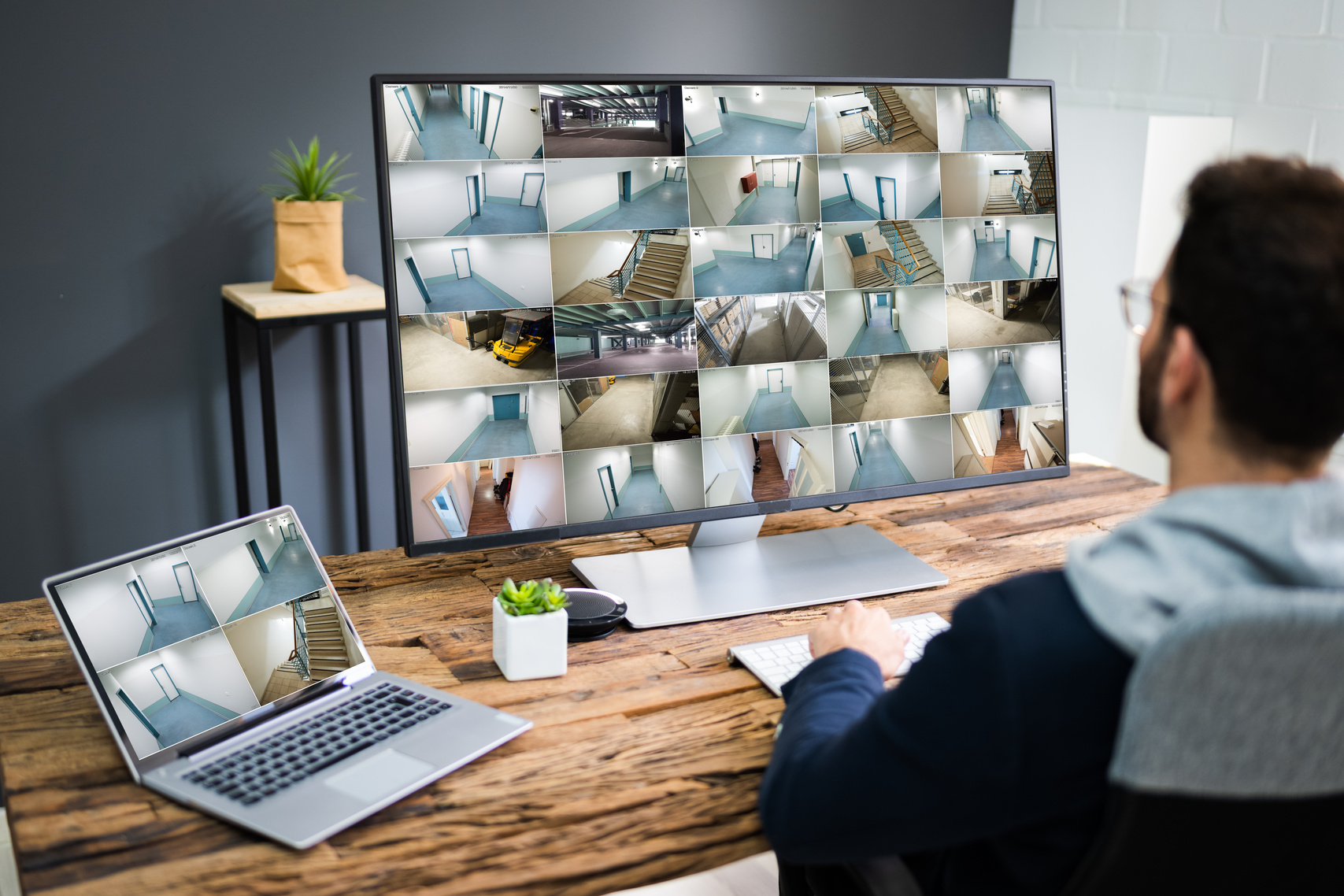 Security System CCTV Camera Operator